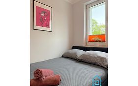 Pink Panther Room 10 Min To Old Town Gdansk,Pkp & Shopping Mall